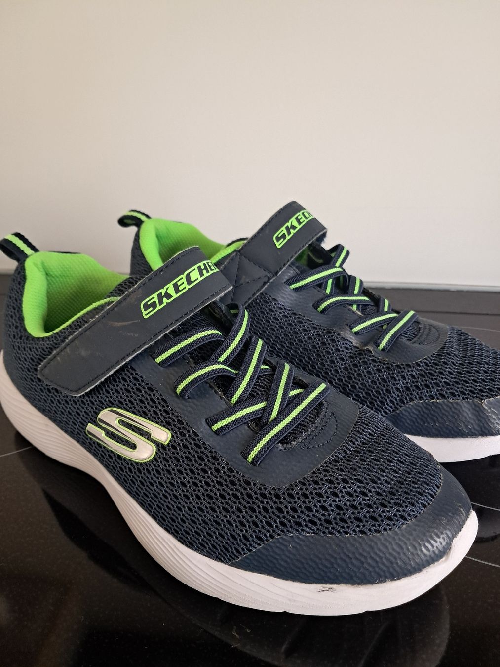 Skechers Schuhe für Jungen: Hallenschuhe Sketchers Gr. 38 – Gebraucht aus Winterthur von fabelwin