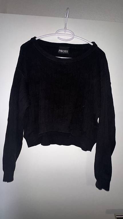 Pullover & Sweatshirts: 2 Pullovers – Gebraucht aus Felben-Wellhausen von ale_y7hx 2