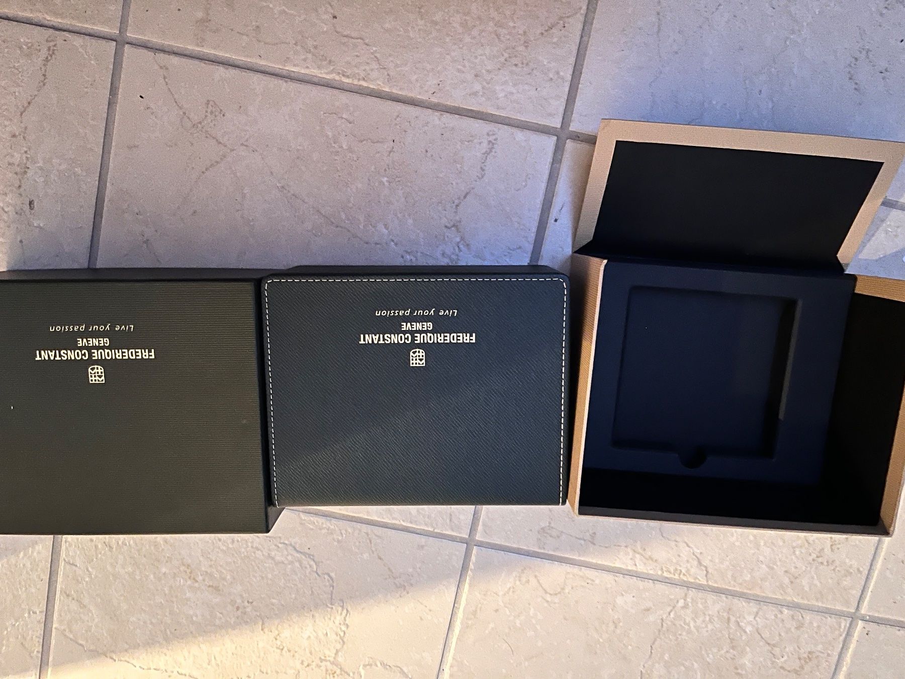 Frederique Constant Montres: Frederique Constant Classics Heart Beat Moonphase Automatic – D'occasion à Schwerzenbach par Mister.T 6