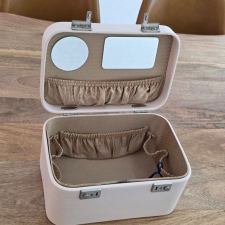 Kosmetikkoffer hellbeige mit Spiegel und Schlüssel gebraucht