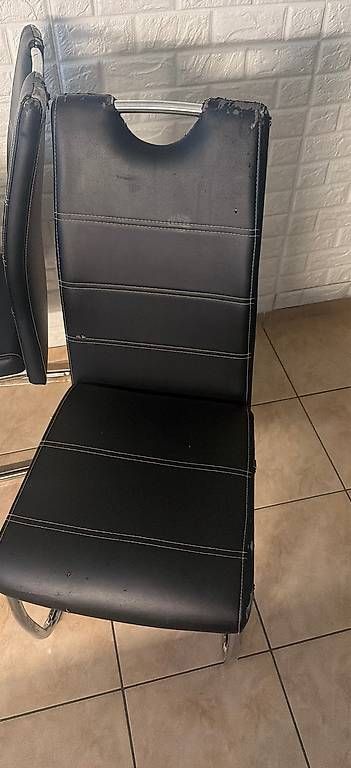 Set di tavolo e panche: Esstisch mit 4.Stk stühle  – Usato da Niederdorf venduto da Empo8888 1