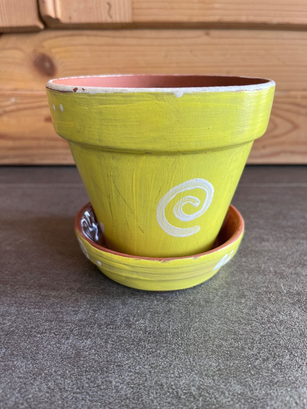 Vasi per fiori: Fröhlich: Handbemalter Blumentopf mit passendem Unterteller – Usato da Stein AR venduto da PetraF0102