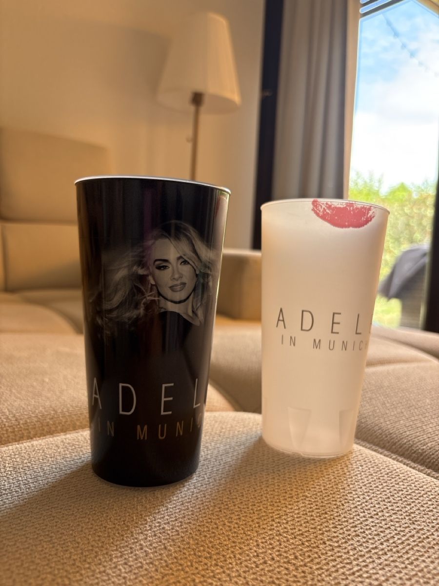 Behälter & Ähnliches: Adele Becher Set "Adele in Munich" neu ungebraucht 2Stk – Gebraucht aus Kriens von dajaxoxo
