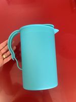 Carafe Tupperware bleu clair avec couvercle bon état