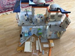 Playmobil Clinic 4404 Building and Accessories Used Conditio