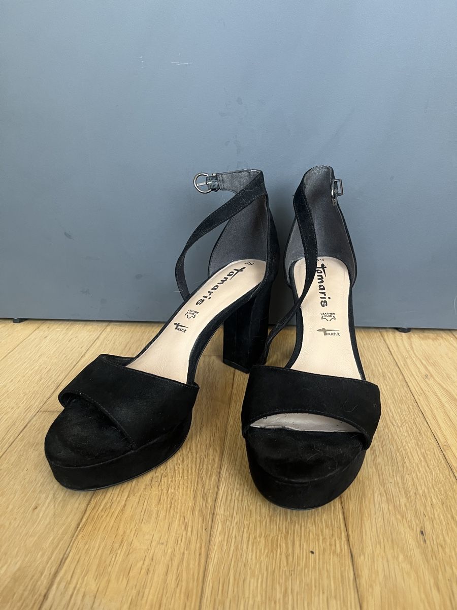 Tamaris Damenschuhe: Plateau-Sandalen Tamaris  – Gebraucht aus Allschwil von MaloseS08