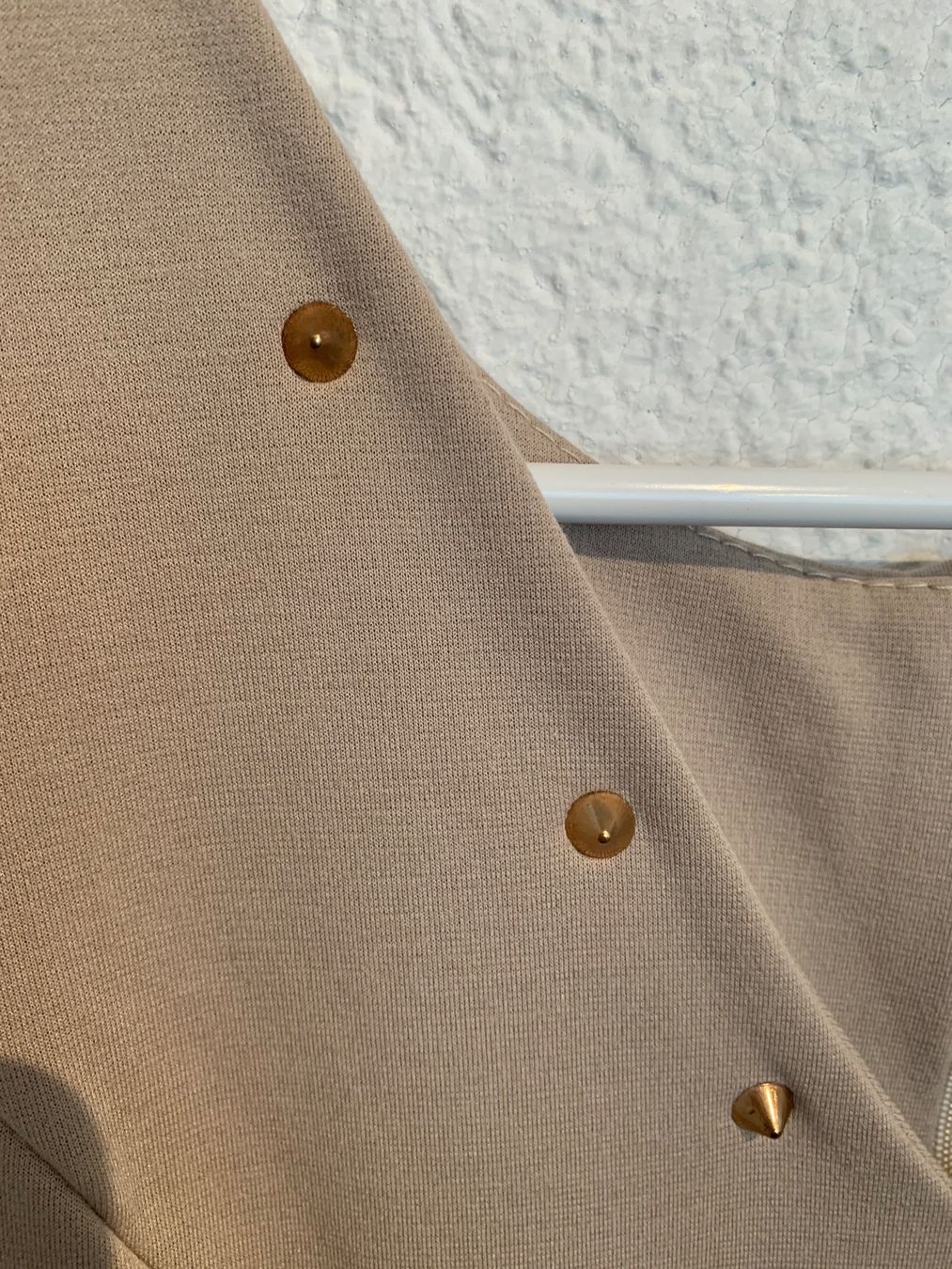 Vestiti: Kleid Beige Nieten Gold Gr. S – Usato da Fislisbach venduto da KolibriSecondhand 2