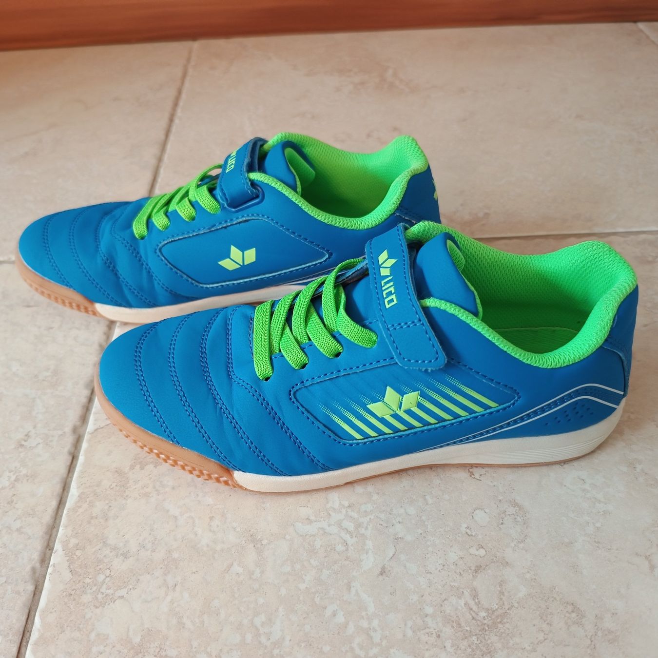 Scarpe per ragazzi: Lico Hallenturnschuhe Gr. 39 – Usato da Emmetten venduto da Hornberger 1