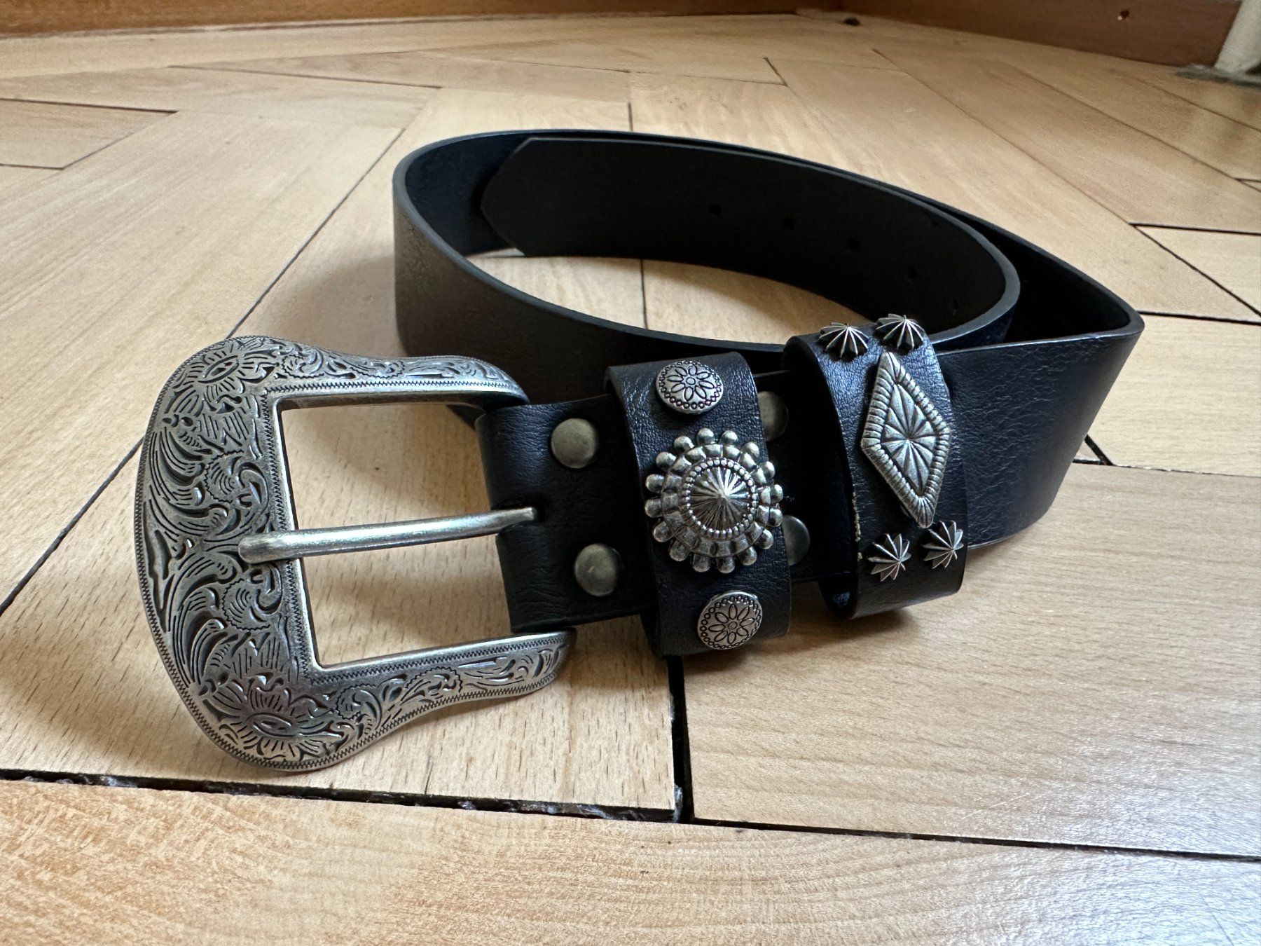 Ceintures: ASOS - Gürtel schwarz-silber XS – D'occasion à Zürich par Diazaio 1