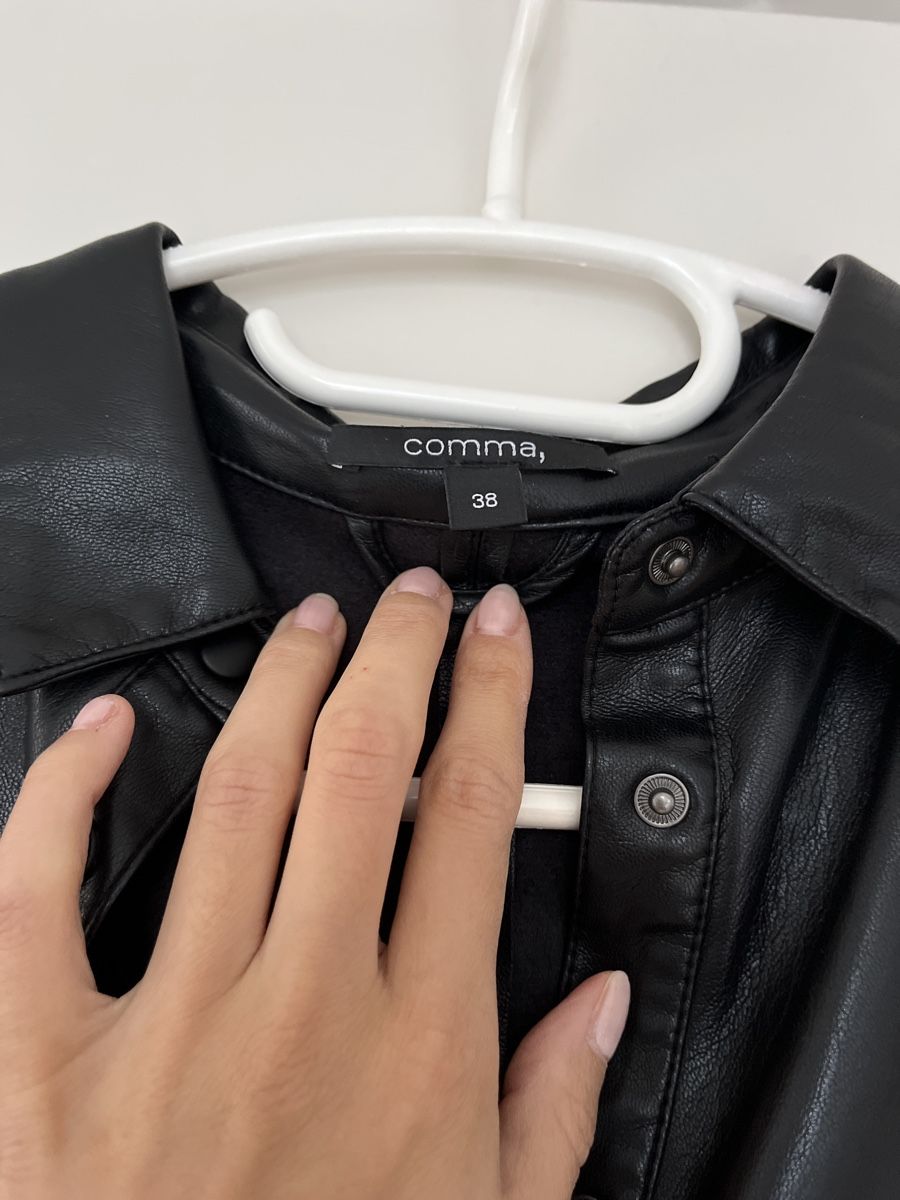 Comma Camicette: Vegan leather Bluse Comma 38 – Nuovo (secondo la descrizione) da Herrliberg venduto da spunggi 1