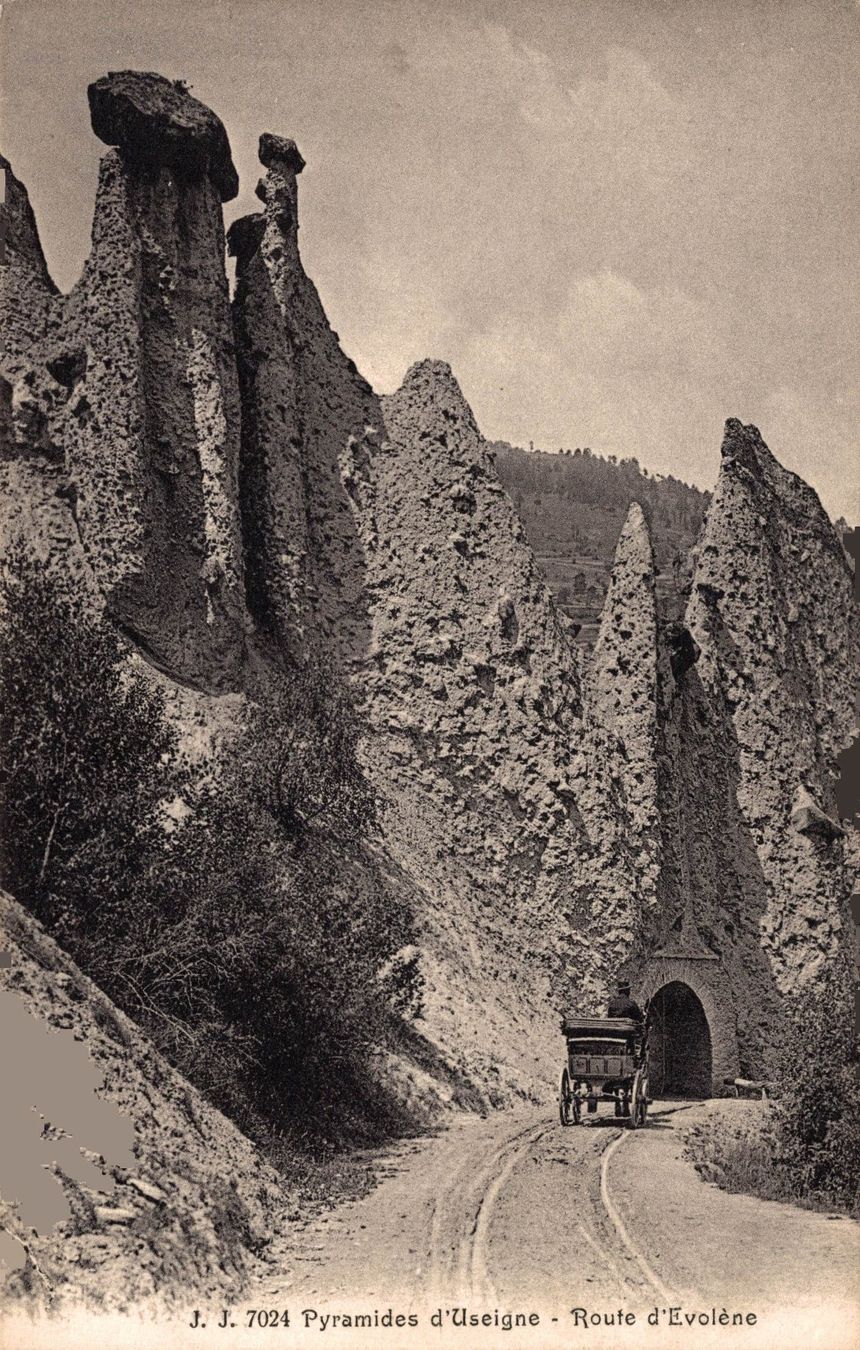 Cartes postales: Pyramides d'Useigne - Route d'Evolène – D'occasion à Bronschhofen par Astore