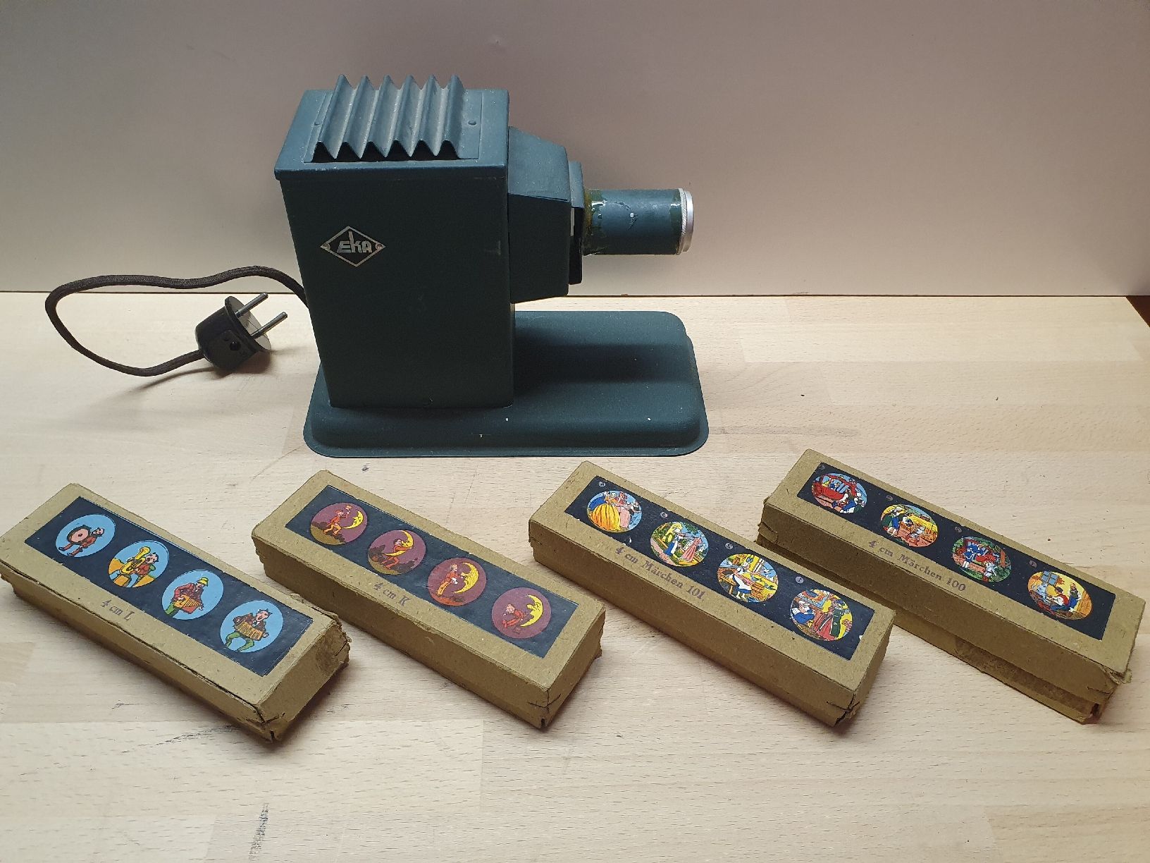 Filme: Kinder Glasplatten Projektor – Gebraucht aus Therwil von ste_ka