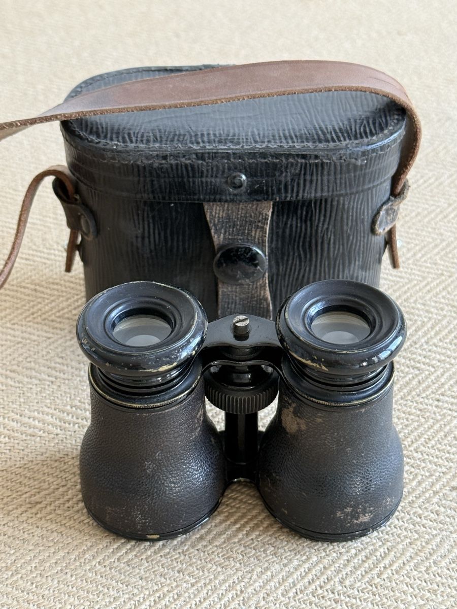 Binocoli: Schöner antiker Feldstecher Binoculars mit Lederetui – Usato da Konolfingen venduto da petzipetz