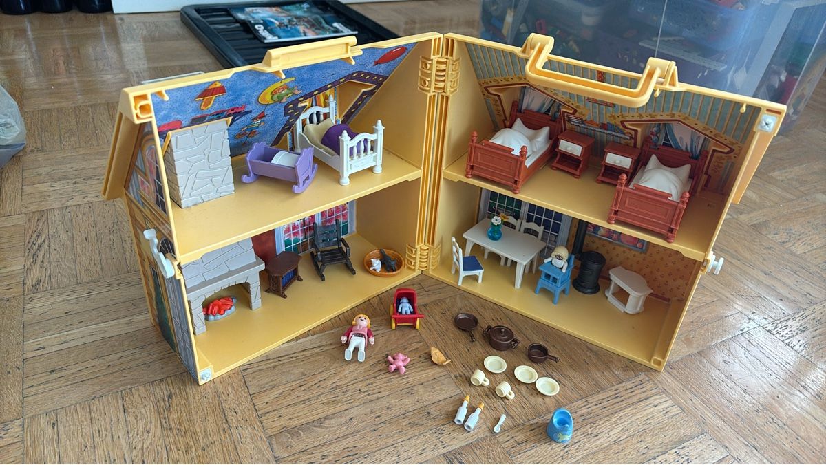 Playmobil Puppenhäuser & -möbel: Puppenhaus mit Möbeln, Playmobil – Gebraucht aus Bremgarten b. Bern von shana3047