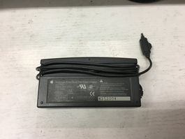 Macintosh Powerbook Netzteil. Sehr alt.