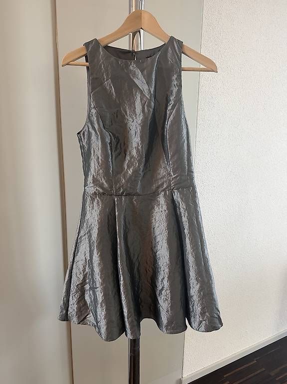Robes: Cocktailkleid - neu, mit Etikett  – D'occasion à Zürich par hoiliaaa