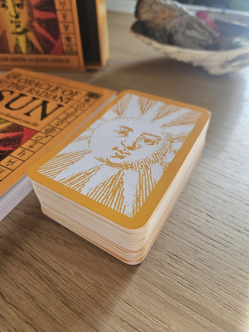 Libri: Oracle of the Radiant Sun – Usato da Nuglar venduto da mjc_cw9f 2