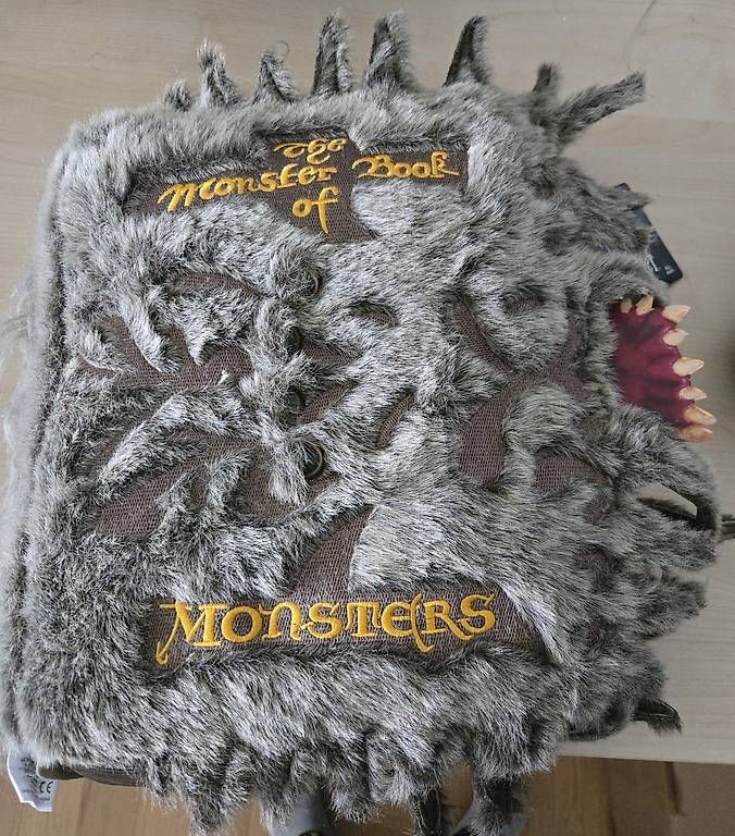 Libri: Noble Collection Harry Potter: Monsterbuch der Monster – Usato da Goldau venduto da cer_lg56