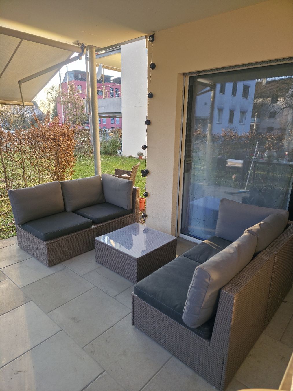 Ikea Set di tavolo e panche: Gartenlounge Rattan Sitzgruppe mit Tisch – Usato da Rafz venduto da GarageSesti-Cars 1