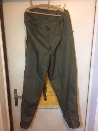 Schweizer Armee Militär Uniform Windschutzhose Gr.48/76