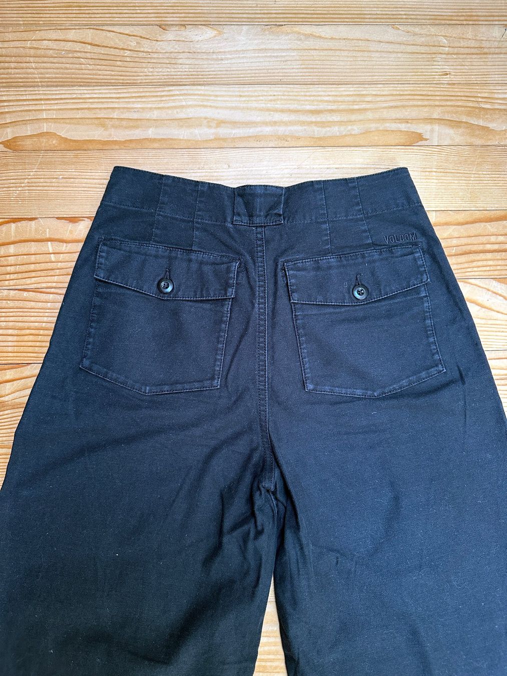 Volcom Pantaloni: Volcom Hose Stoff schwar Grösse 29 – Usato da Gümmenen venduto da FelizitasHermann 7