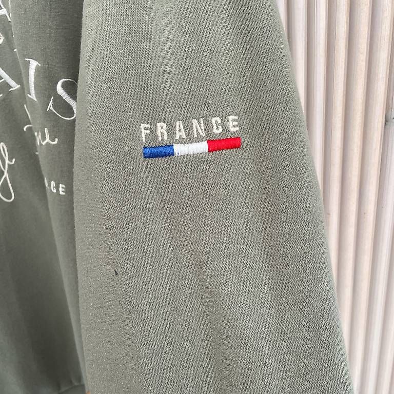 Pullover & Sweatshirts: Paris Sweatshirt – Gebraucht aus Itingen von alexasoldie 1