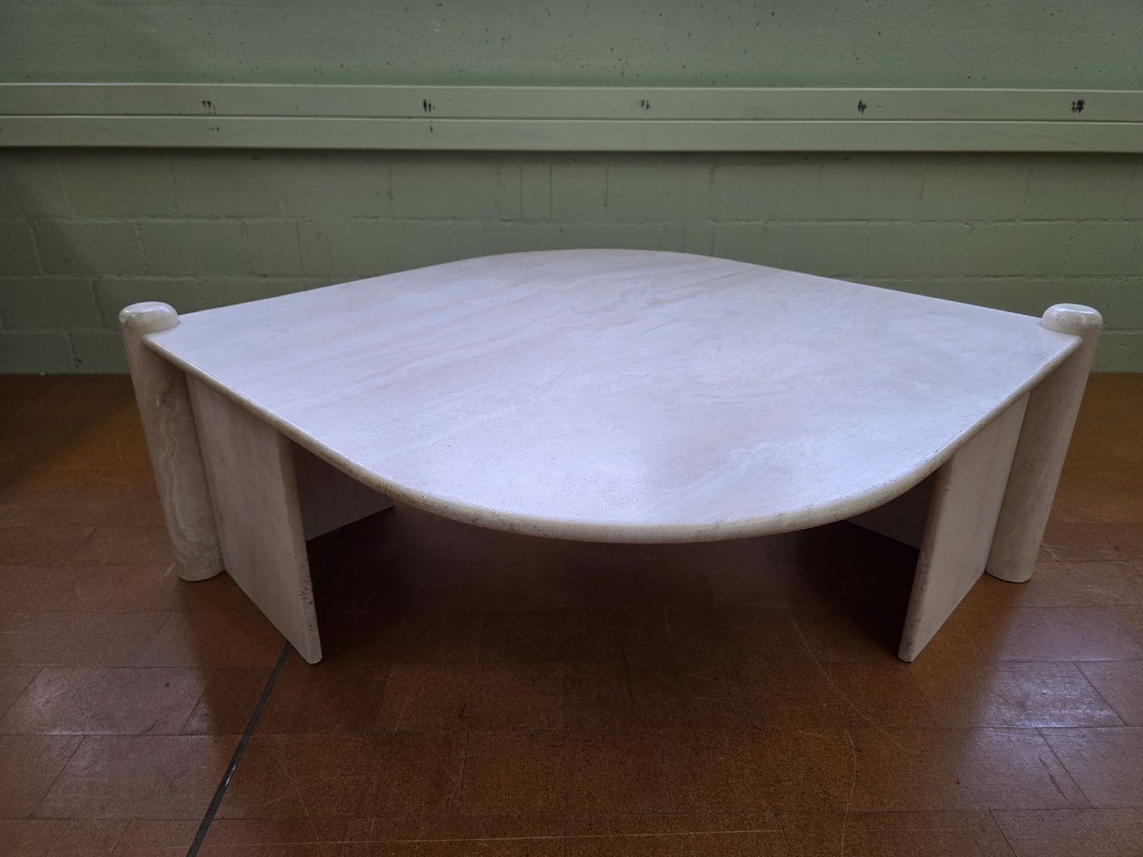Tavoli: Designer Vintage Couchtisch aus Travertin – Usato da Lichtensteig venduto da Polsterwerk 2