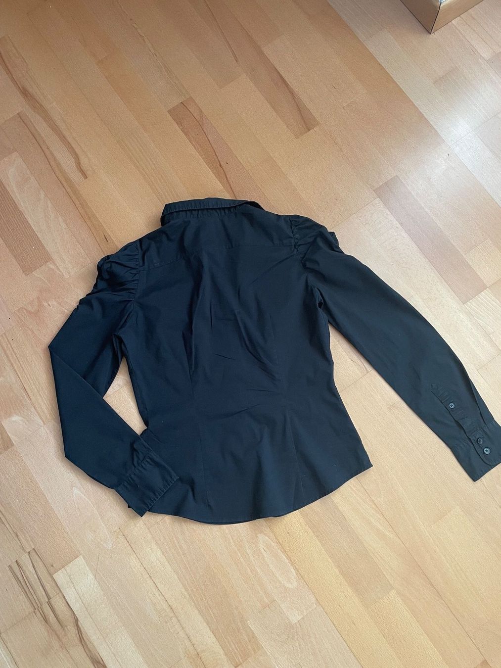 H&M Blusen: H&M Schwarze Hemdbluse mit Puffärmeln, Grösse 38. tailliert – Gebraucht aus Hubersdorf von JanasHeartTreasures 2