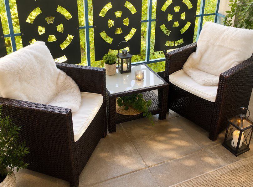 Set de table et chaises: Balkon-Lounge / Sitzgruppe aus Kunststoff-Rattan – D'occasion à Walzenhausen par Jana013