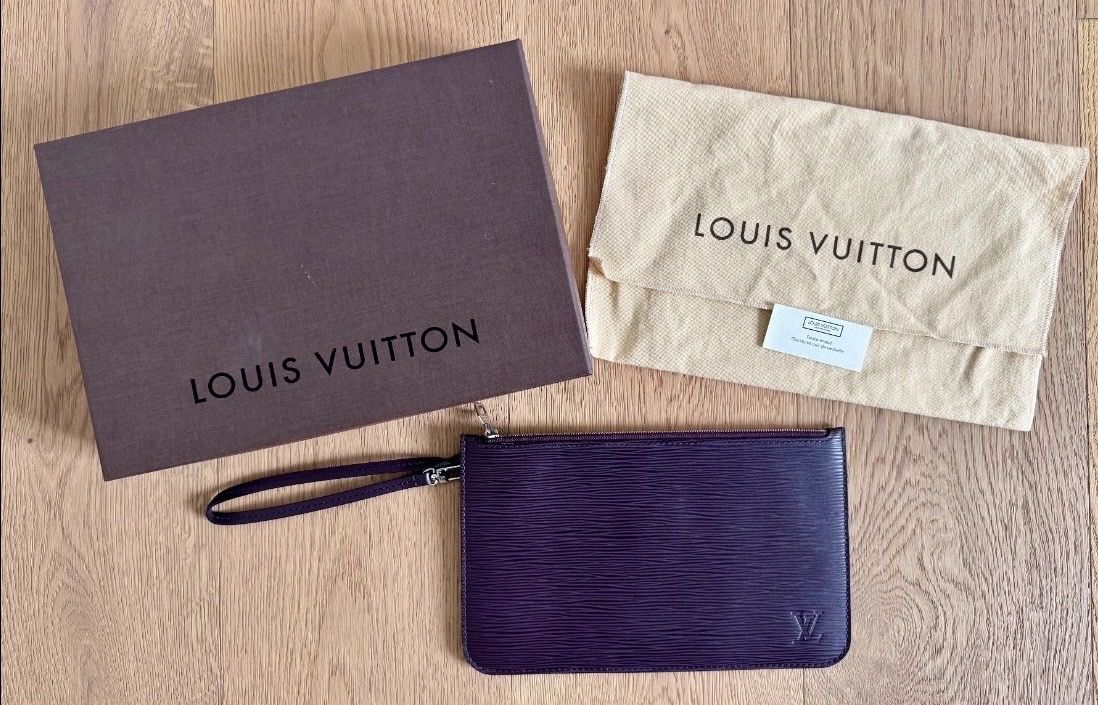 Louis Vuitton Borse: Pochette Louis Vuitton Epi Cuir Violet – Usato da Sugiez venduto da Mlle_Bakets