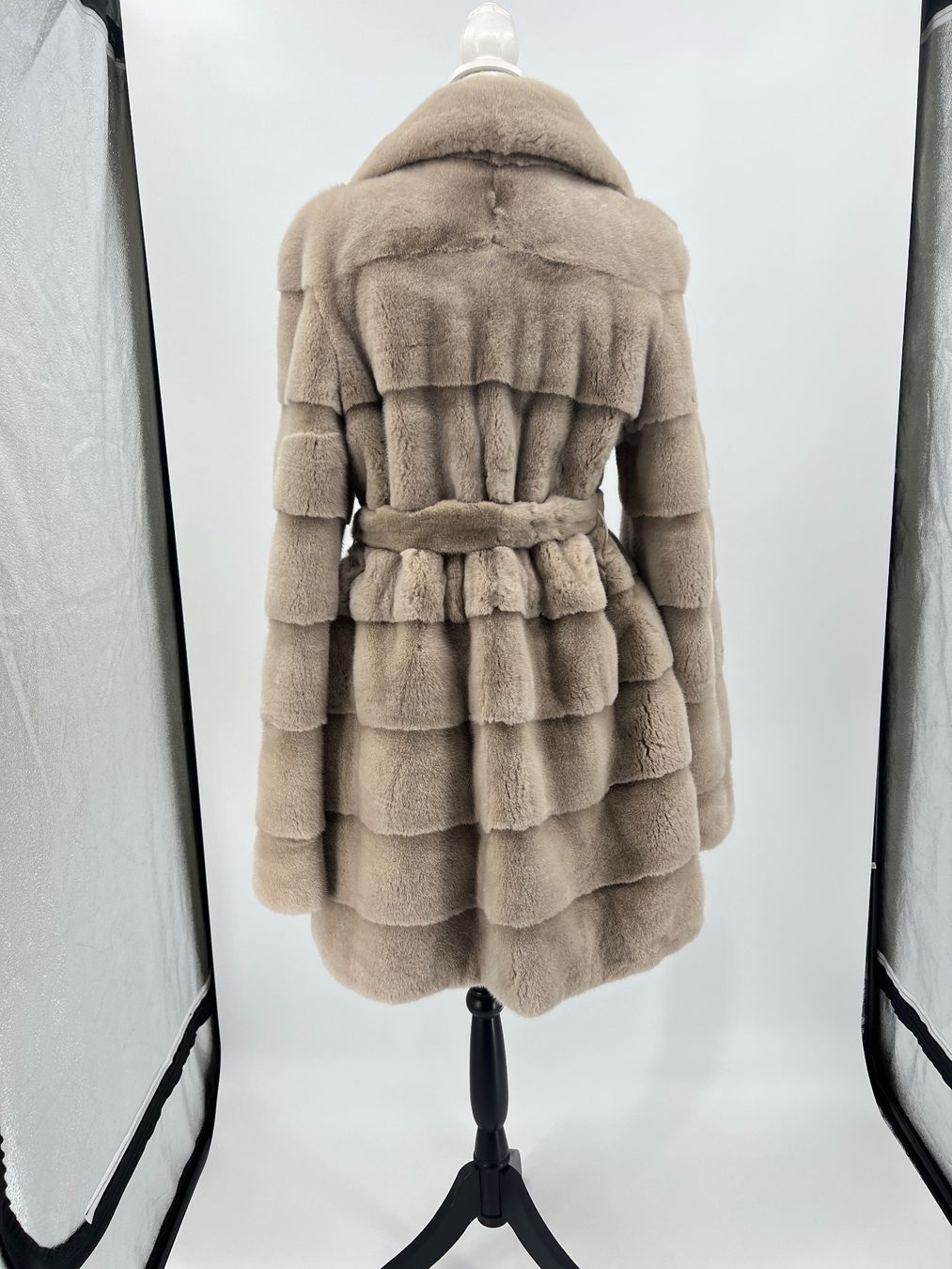 Cappotti: New Mink winter coat, M-L – Nuovo e nell'imballaggio originale da Altendorf venduto da Ro 2