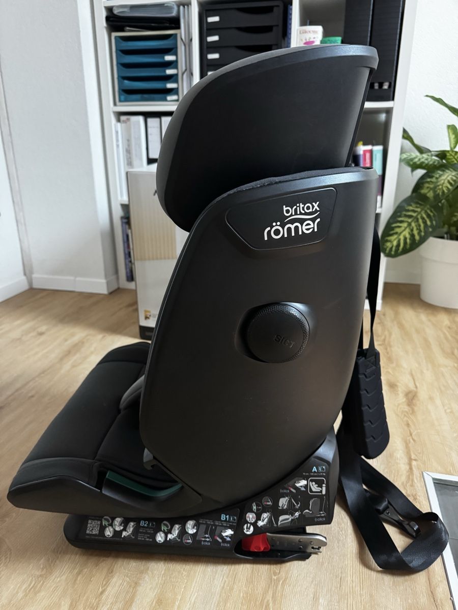 Britax Römer Seggiolini per auto: Siège-auto EVOLVAFIX i- SIZE midnight grey – Usato da Bonnefontaine venduto da domino88 2