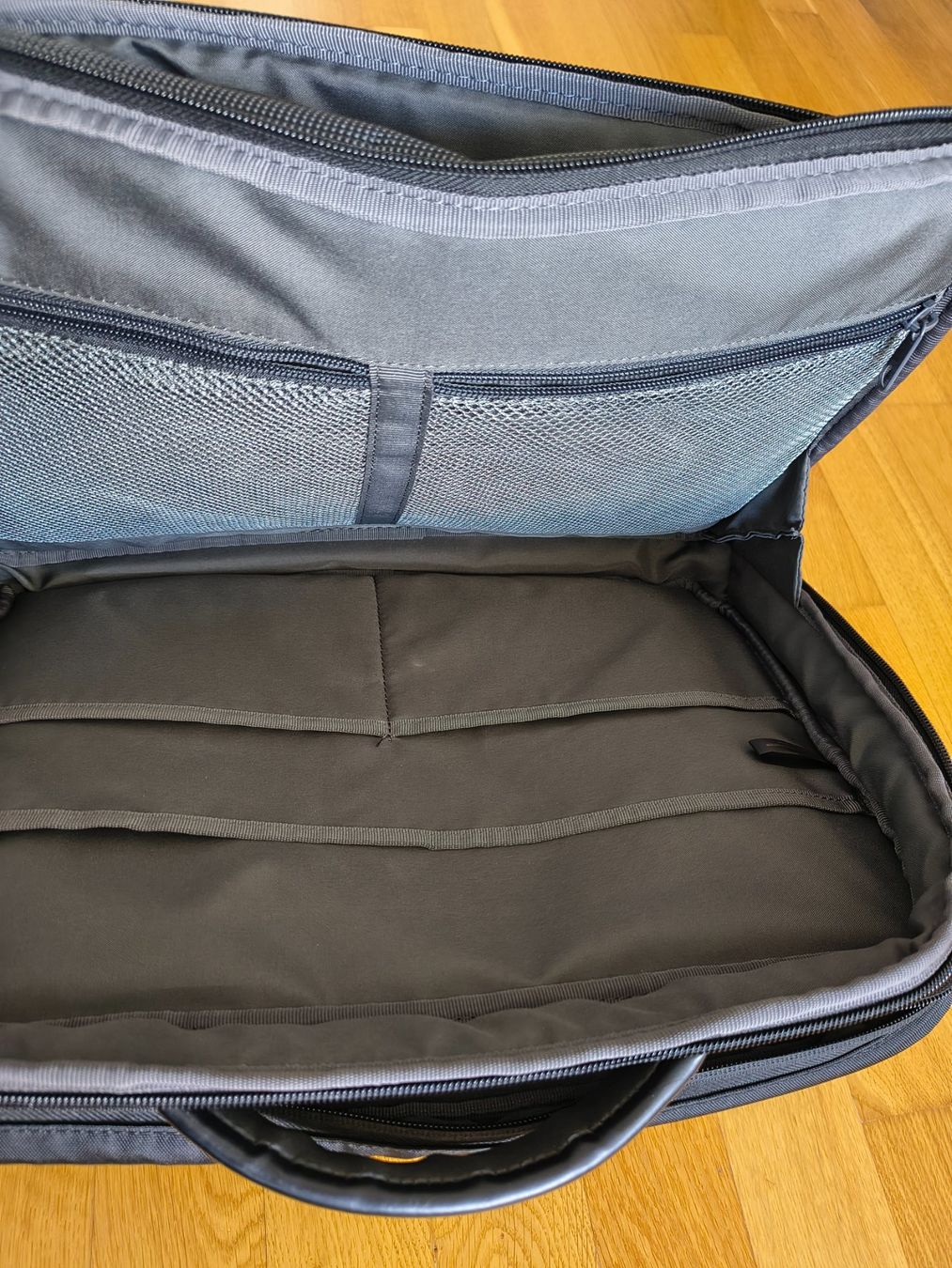 Lenovo Borse: Tasche Lenovo ThinkPad Professional bis 39cm 15,6 neu – Nuovo (secondo la descrizione) da Dierikon venduto da Astsage 3