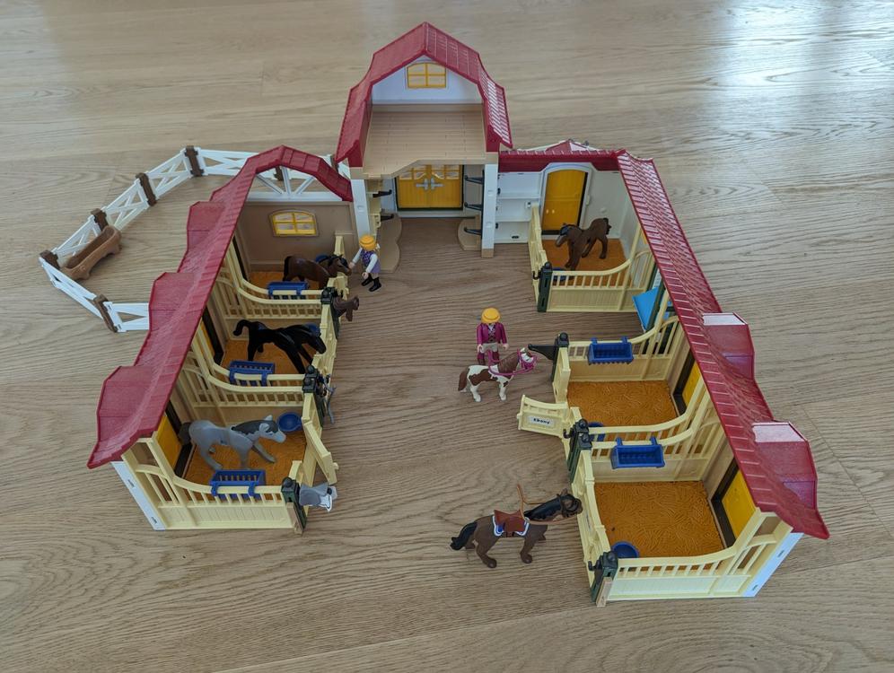  Foto zu Playmobil Pferdestall 