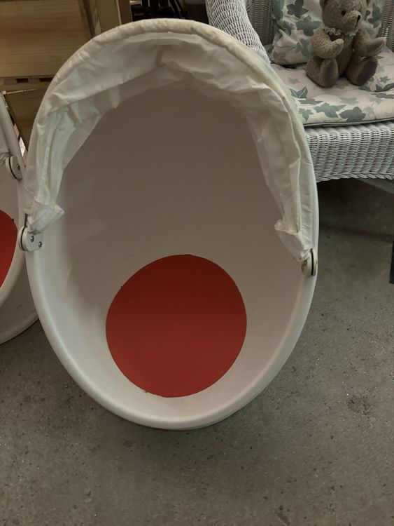 2 Fauteuils « œuf » IKEA PS LÖMSK pivotant, blanc/rouge