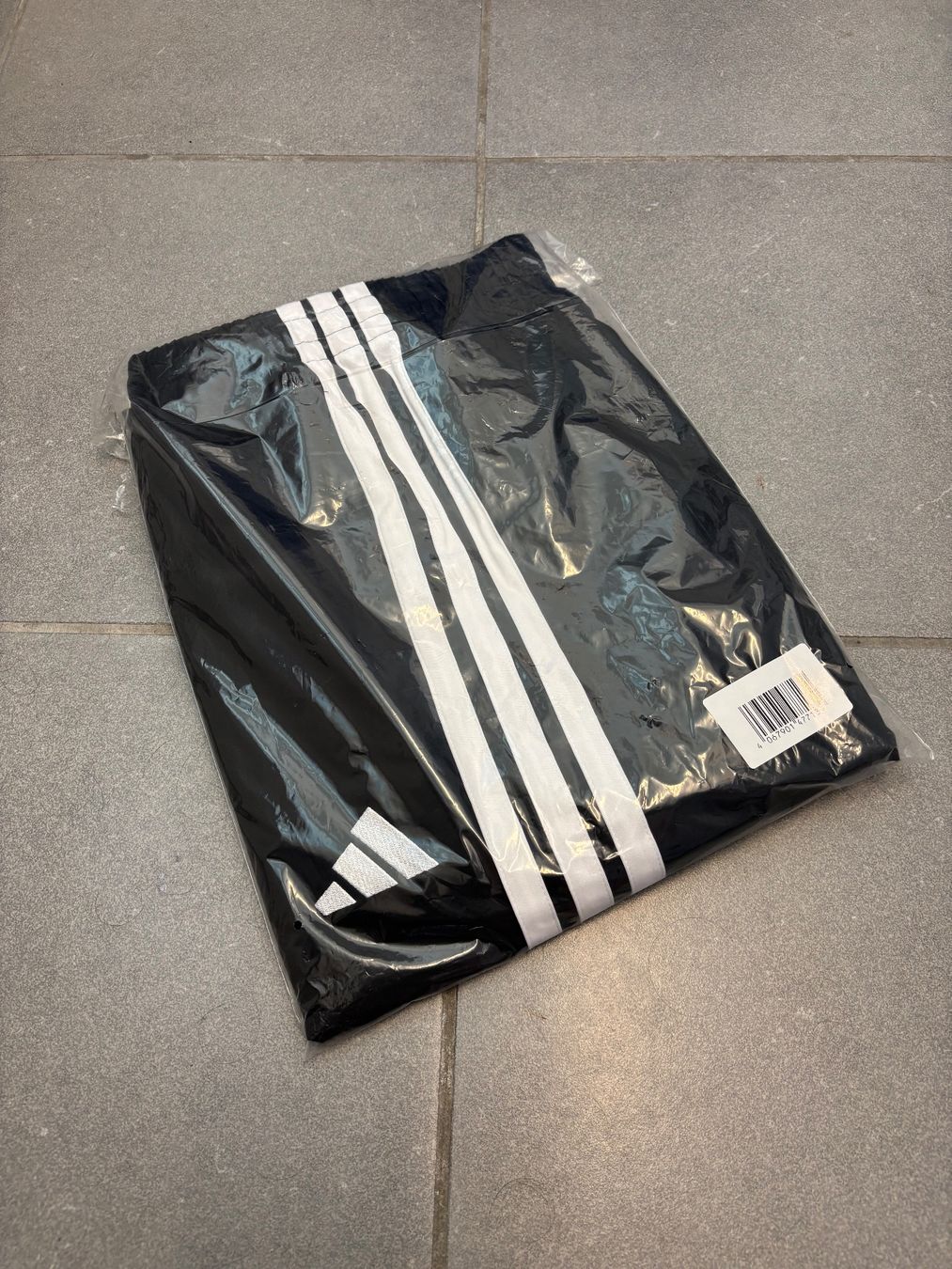 Adidas Hosen: Adidas Trainingshose – Neu und originalverpackt aus Zürich von mc_mike77 3