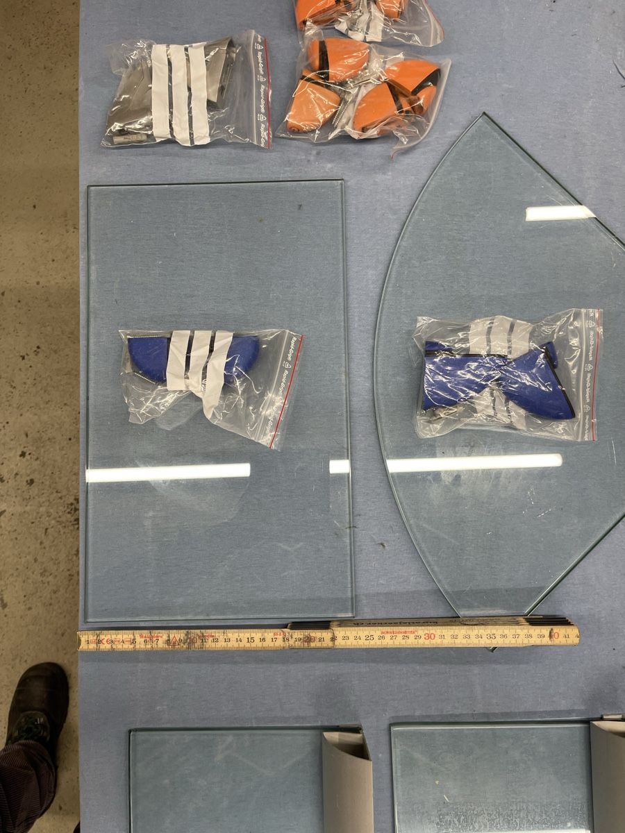 Bicchieri: Glas Tablare mit Konsolen – Usato da Grosswangen venduto da winkelfeld 4