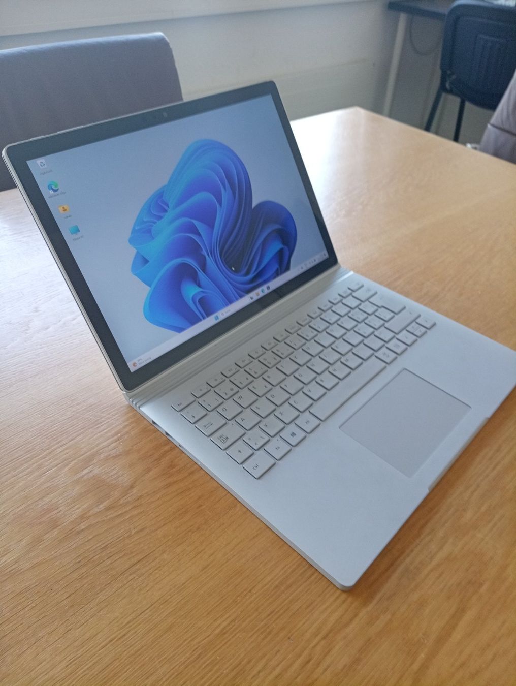 Microsoft Notebooks: Microsoft Surface Book 2, 13.5", i7, nVidia – Gebraucht aus Zuzwil SG von