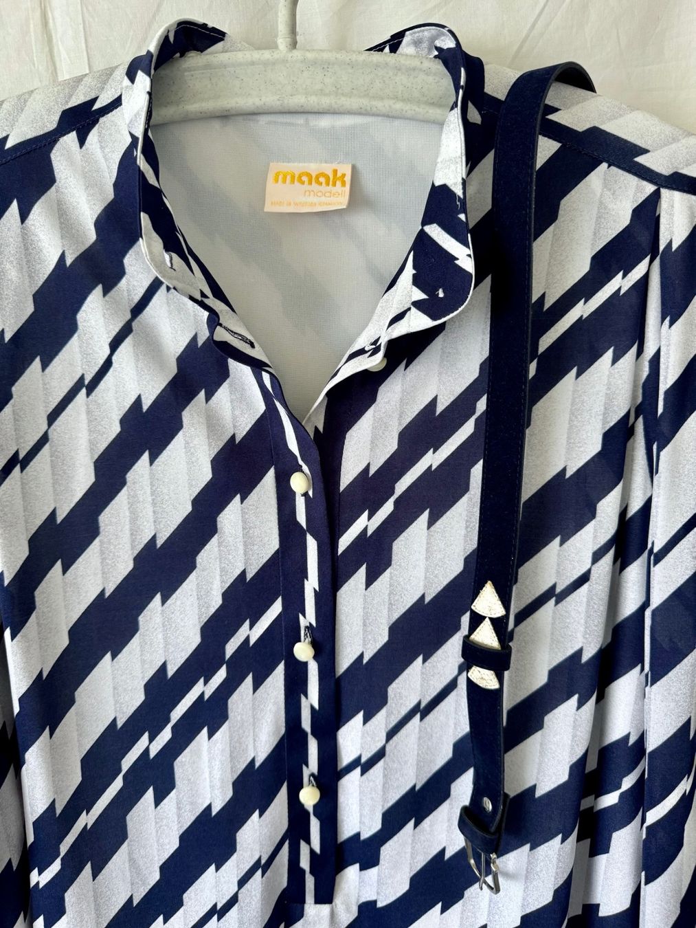 Vestiti: Weisses Kleid mit dunkelblauen grafischem Muster – Usato da Oberrieden venduto da pet_n2c2