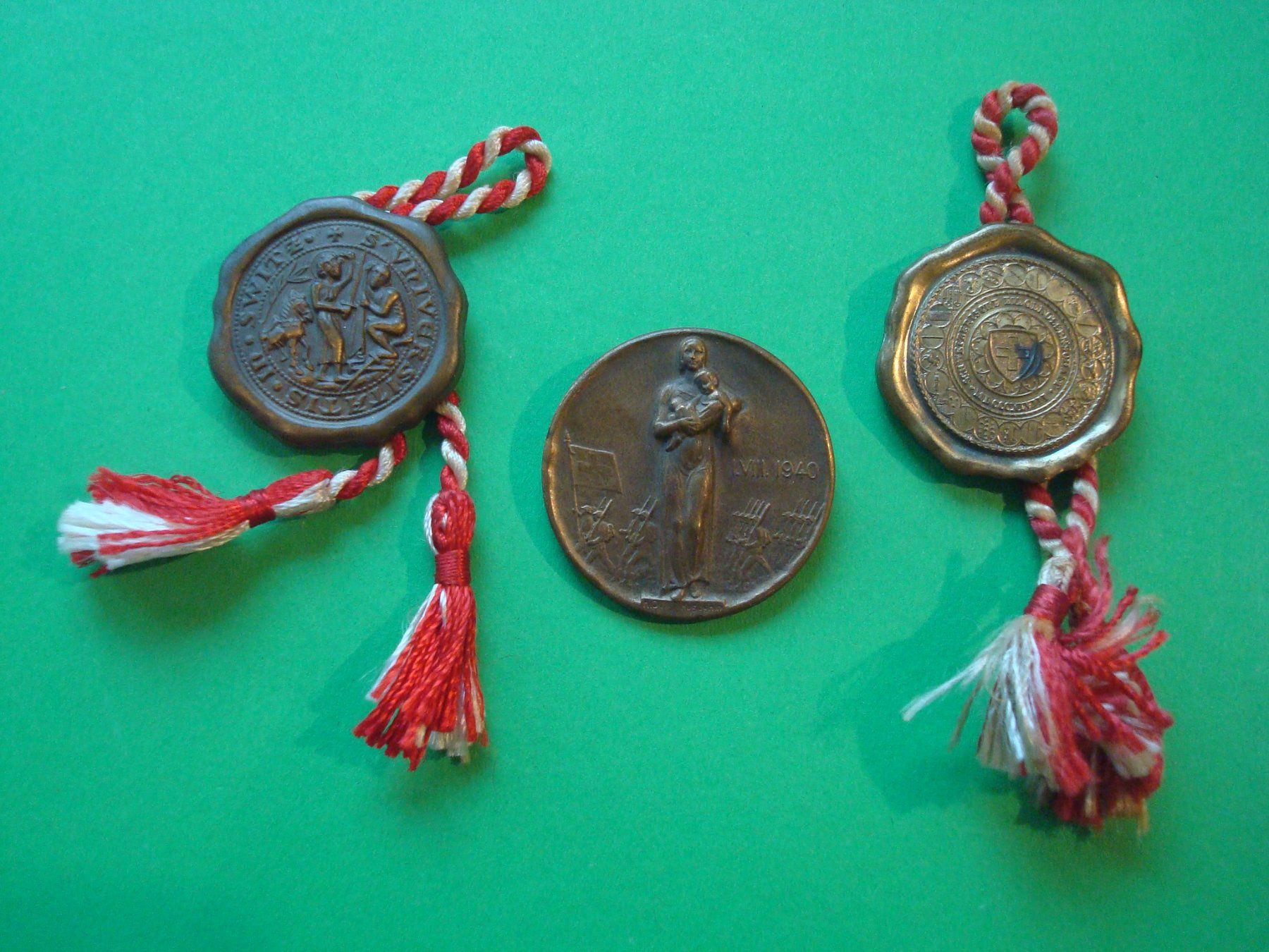 Placchette & Badge: Abzeichen 1. August 1940-1941-1948 – Usato da Riehen venduto da Baerewaegli