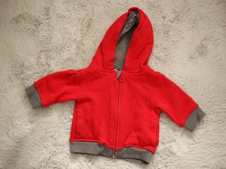 Rote Baby Jacke mit Kapuze, Grösse 62 - Top Zustand!