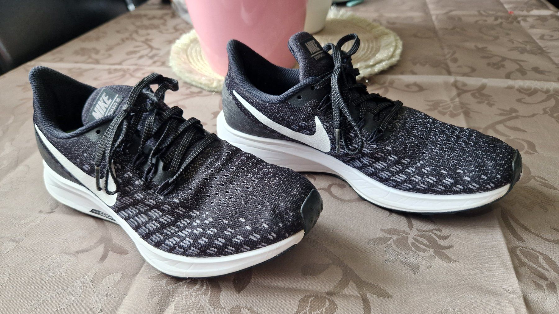 Nike Damenschuhe: Nike Schuhe Grösse 38 Schwarz/Weiss – Gebraucht aus Zürich von sirstians000 8