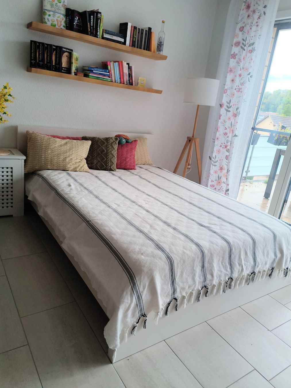 Ikea Lits: Jugendbett 140x200 weiss – D'occasion à Niederglatt ZH par wit_rs5w 1