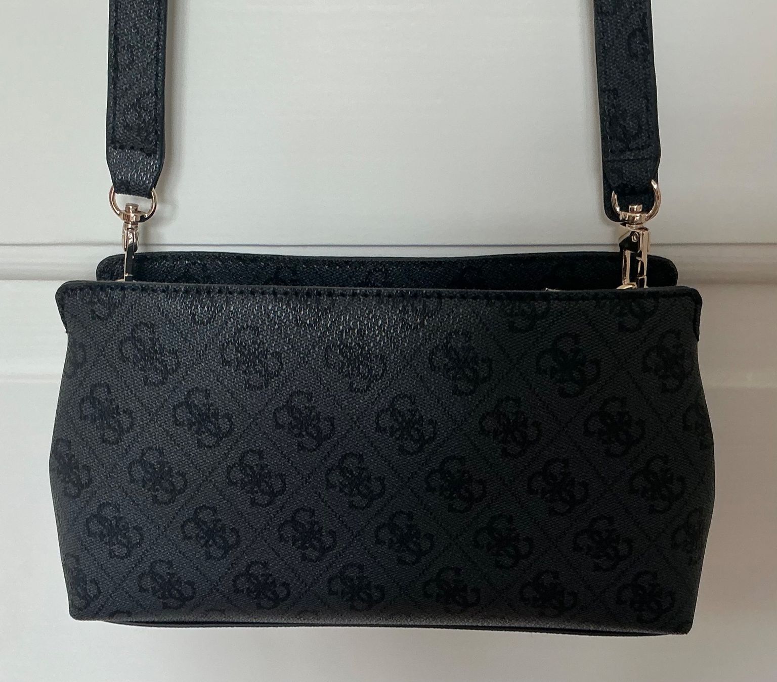 Guess Taschen für Damen: Damen Handtasche Guess schwarz – Neu (gemäss Beschreibung) aus Liestal von sommersa 1