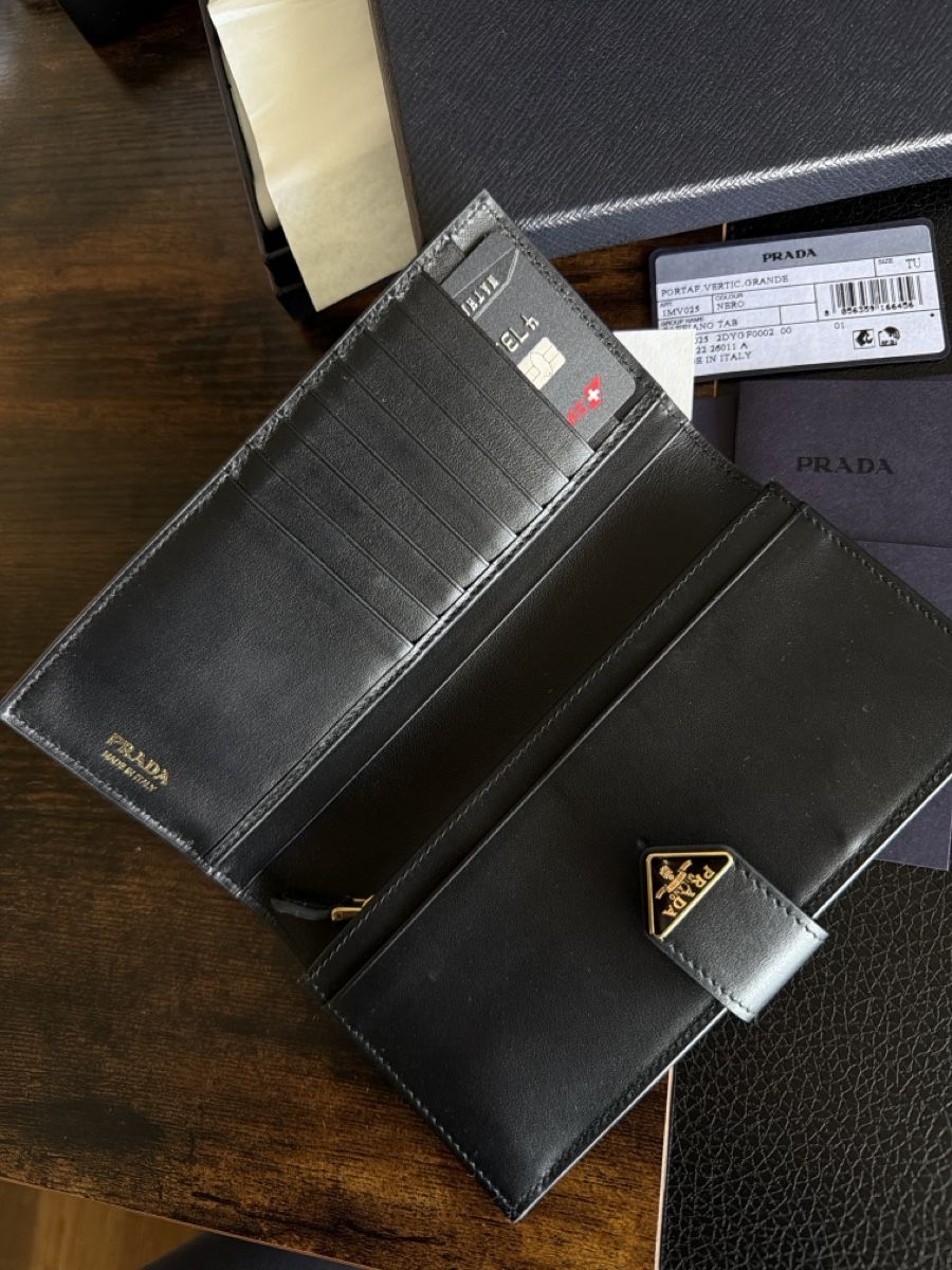 Prada Portamonete: Prada Wallet black leather with box and certifications – Usato da Beringen venduto da Edu-Nati 3