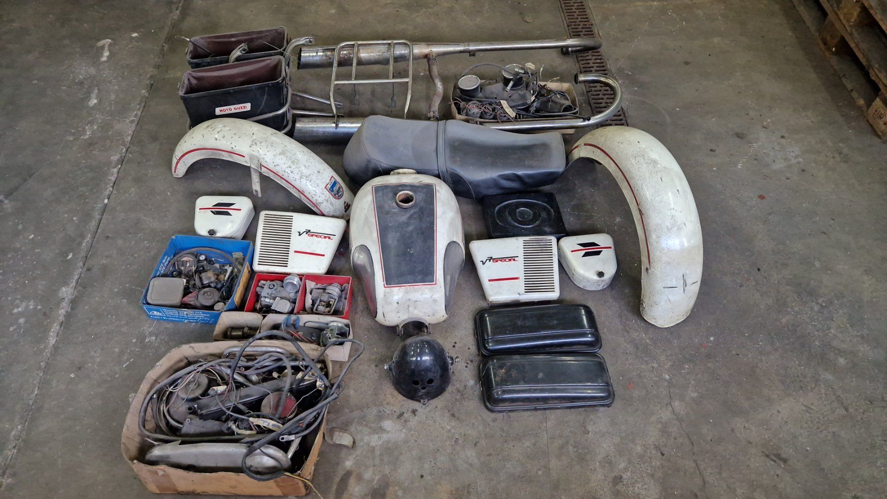 Moto Guzzi Strada: Moto Guzzi V7 Spezial Restaurationsobjekt oder Teilespender – Usato da Dübendorf venduto da 402765513 8