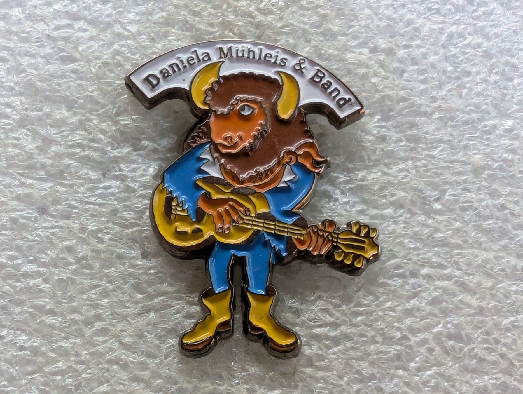 Plaketten & Abzeichen: Ansteckpin 188: Daniela Mühleis & Band – Gebraucht aus Oppligen von Pin-Fall-Shop