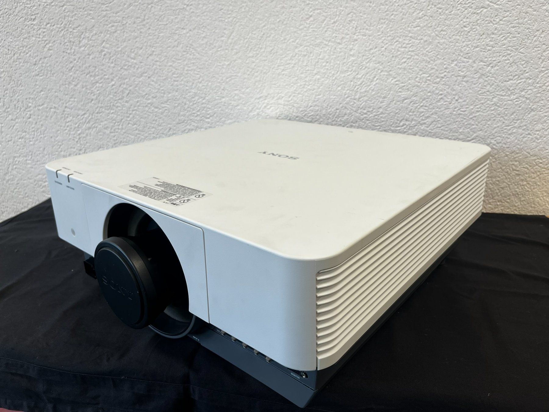Sony Proiettori: Sony VPL-FH500L – Usato da Bern venduto da NIKA-SYSTEMS 1