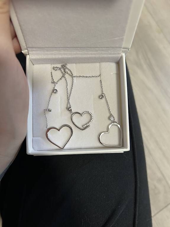 Catenine: Orecchini e collana Carat nuovi – Nuovo e nell'imballaggio originale da Arogno venduto da alt_g2f2
