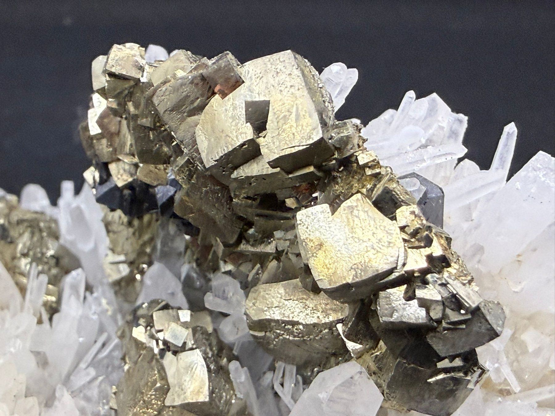 Minerali & Pietre curative: Pyrite pseudomorph after Pyrrhotit with Sphalerit – Usato da Schinznach Bad venduto da Demerald